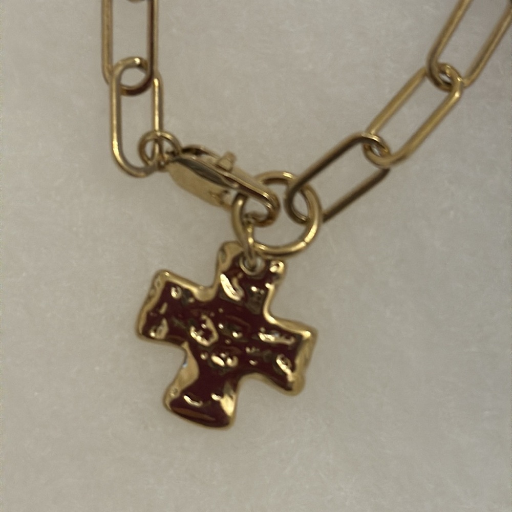 Chunky cross chain necklace